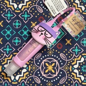 New Pink Iridescent Lip Gloss + Cat Travel…